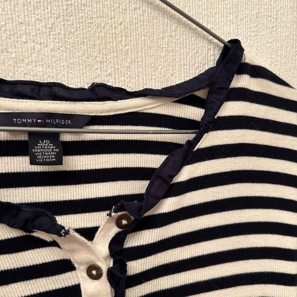 ✨ 2/$30 ✨ Navy & White Striped Tommy Hilfiger Top with Ruffle trim in size L - Picture 3 of 8